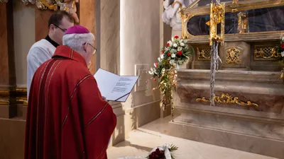 Relikviář s ostatky bl. Jana Buly a Václava Drboly byl slavnostně uložen v Jaroměřicích nad Rokytnou